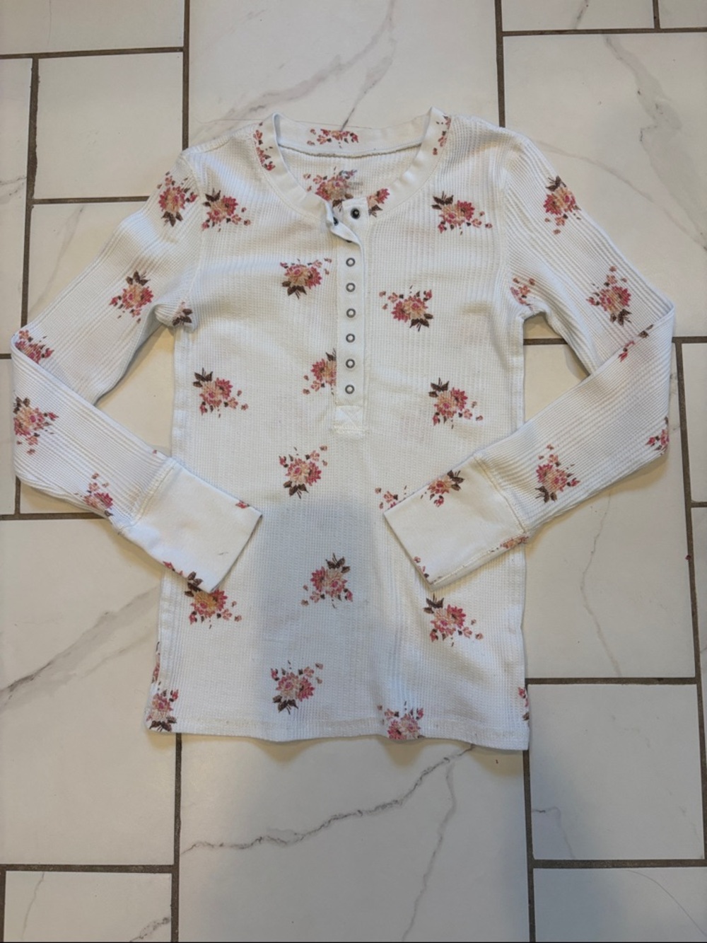 aerie White Floral Henley Long Sleeve Tee - Cute and cozy! - size XS